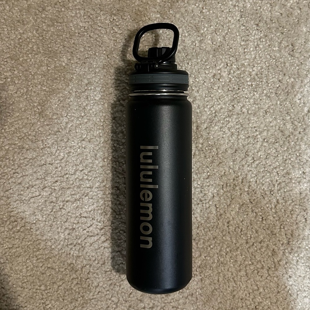 Lululemonn water bottle